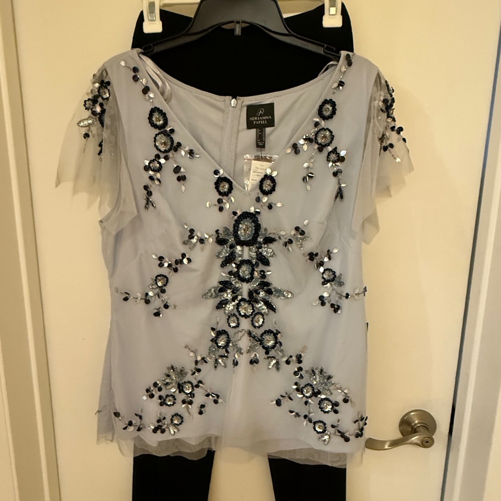 Adrianna Papell Light Gray Beaded Floral Embellished V-Neck Blouse